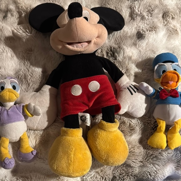 Disney Mickey Mouse Plush and Blanket Set - Picture 2 of 8